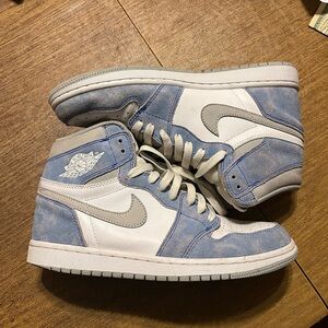 Jordan 1 Hyper Royal